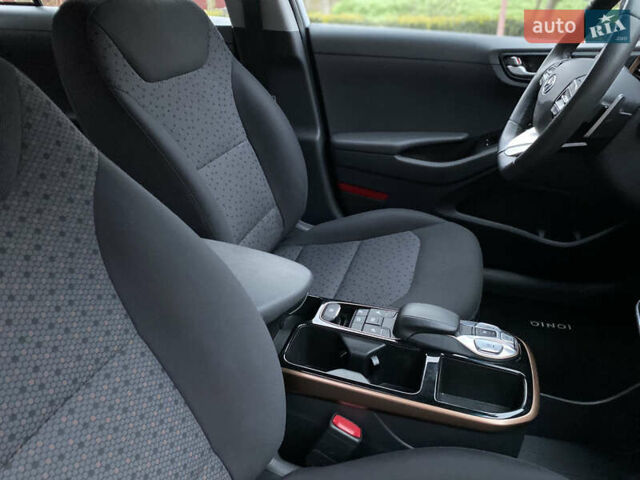 Белый Хендай Ioniq, объемом двигателя 0 л и пробегом 62 тыс. км за 12990 $, фото 21 на Automoto.ua