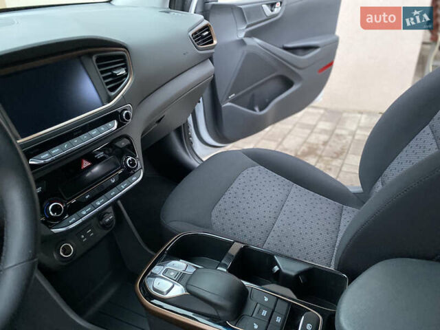 Белый Хендай Ioniq, объемом двигателя 0 л и пробегом 62 тыс. км за 12990 $, фото 17 на Automoto.ua