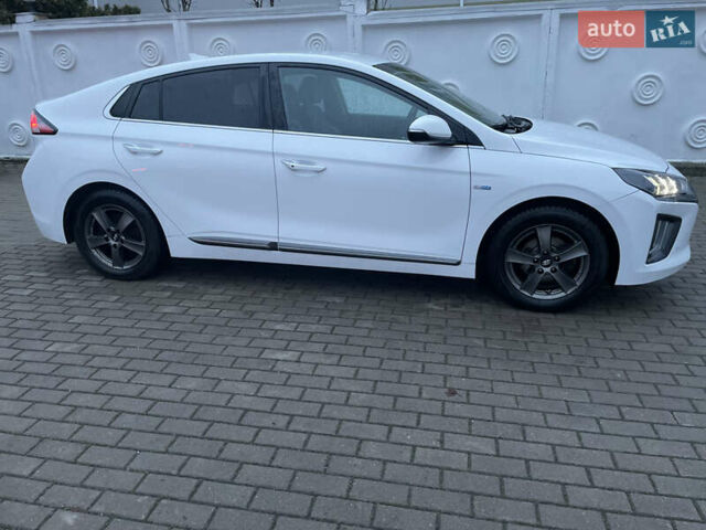Белый Хендай Ioniq, объемом двигателя 0 л и пробегом 161 тыс. км за 14500 $, фото 3 на Automoto.ua