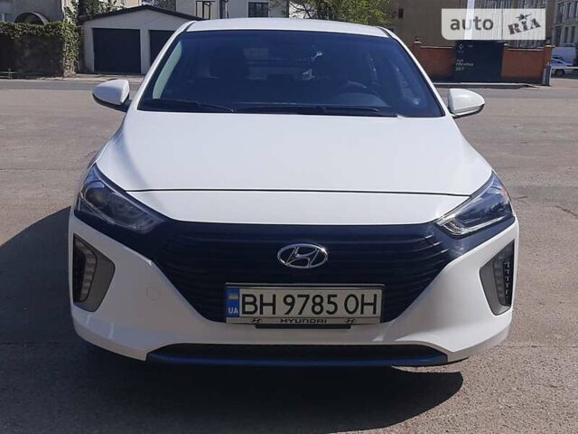 Білий Хендай Ioniq, об'ємом двигуна 1.58 л та пробігом 69 тис. км за 18600 $, фото 7 на Automoto.ua