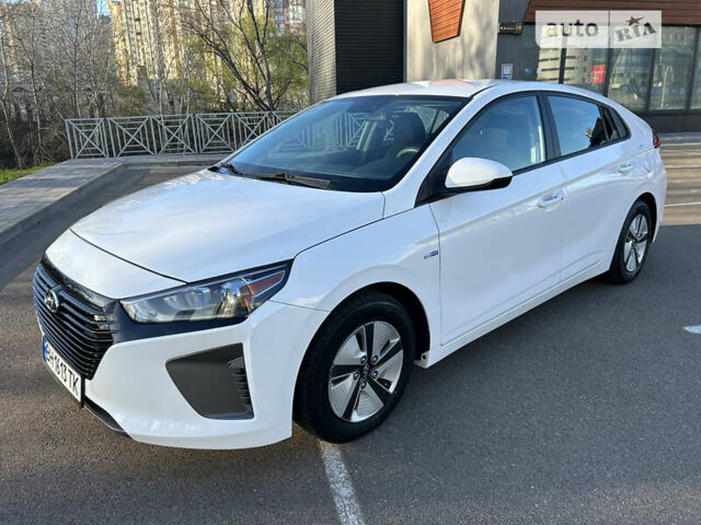 Белый Хендай Ioniq, объемом двигателя 1.58 л и пробегом 210 тыс. км за 12200 $, фото 4 на Automoto.ua