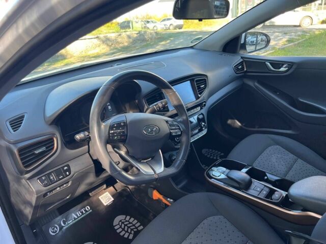 Белый Хендай Ioniq, объемом двигателя 0 л и пробегом 136 тыс. км за 14200 $, фото 11 на Automoto.ua