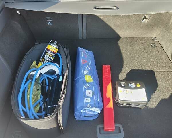 Белый Хендай Ioniq, объемом двигателя 0 л и пробегом 131 тыс. км за 15100 $, фото 18 на Automoto.ua