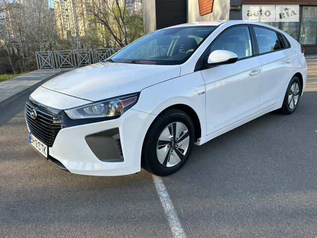 Белый Хендай Ioniq, объемом двигателя 1.58 л и пробегом 210 тыс. км за 12200 $, фото 5 на Automoto.ua