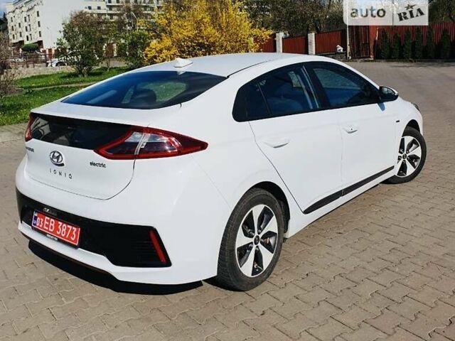 Белый Хендай Ioniq, объемом двигателя 0 л и пробегом 136 тыс. км за 14200 $, фото 1 на Automoto.ua