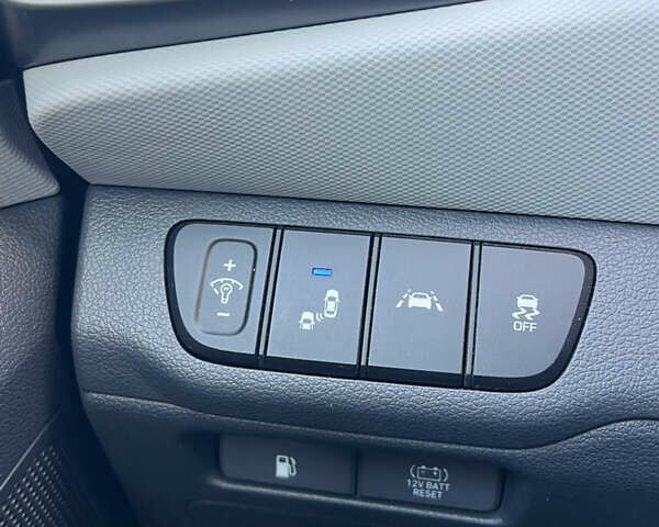 Белый Хендай Ioniq, объемом двигателя 1.58 л и пробегом 91 тыс. км за 17900 $, фото 27 на Automoto.ua