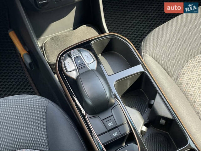 Белый Хендай Ioniq, объемом двигателя 0 л и пробегом 105 тыс. км за 13999 $, фото 34 на Automoto.ua