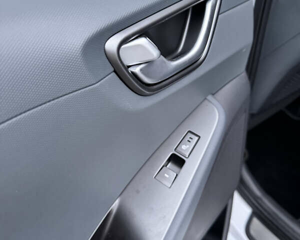 Белый Хендай Ioniq, объемом двигателя 0 л и пробегом 85 тыс. км за 16499 $, фото 23 на Automoto.ua