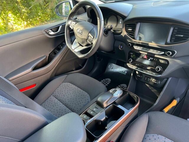 Белый Хендай Ioniq, объемом двигателя 0 л и пробегом 136 тыс. км за 14200 $, фото 19 на Automoto.ua