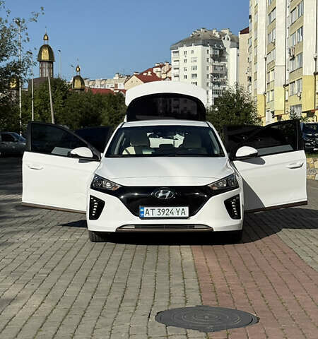 Белый Хендай Ioniq, объемом двигателя 0 л и пробегом 130 тыс. км за 13000 $, фото 7 на Automoto.ua