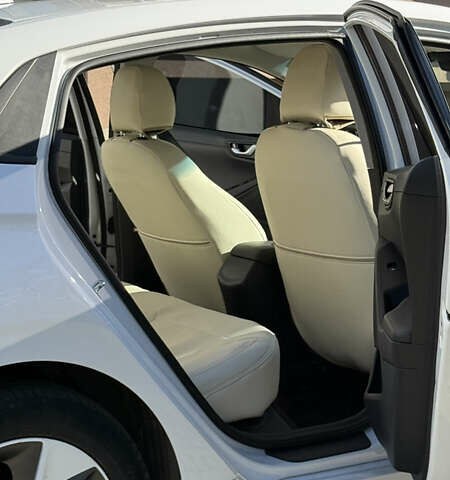 Белый Хендай Ioniq, объемом двигателя 0 л и пробегом 130 тыс. км за 13000 $, фото 13 на Automoto.ua