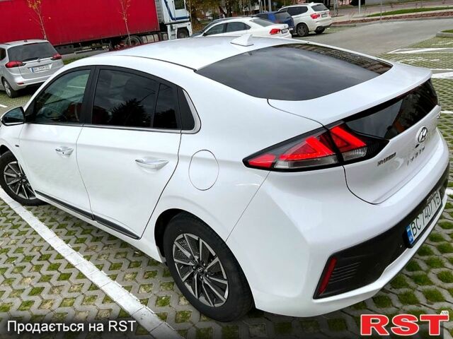 Белый Хендай Ioniq, объемом двигателя 0 л и пробегом 130 тыс. км за 17000 $, фото 5 на Automoto.ua