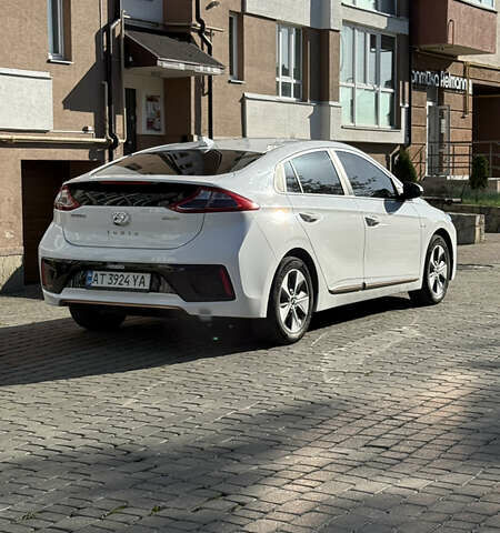 Белый Хендай Ioniq, объемом двигателя 0 л и пробегом 130 тыс. км за 13000 $, фото 5 на Automoto.ua