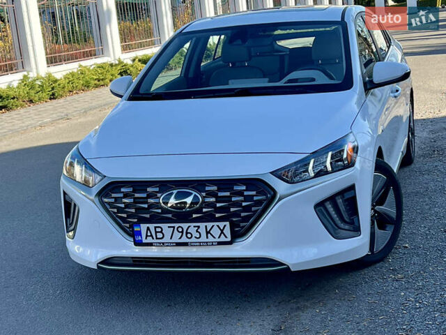 Белый Хендай Ioniq, объемом двигателя 1.58 л и пробегом 91 тыс. км за 17900 $, фото 2 на Automoto.ua