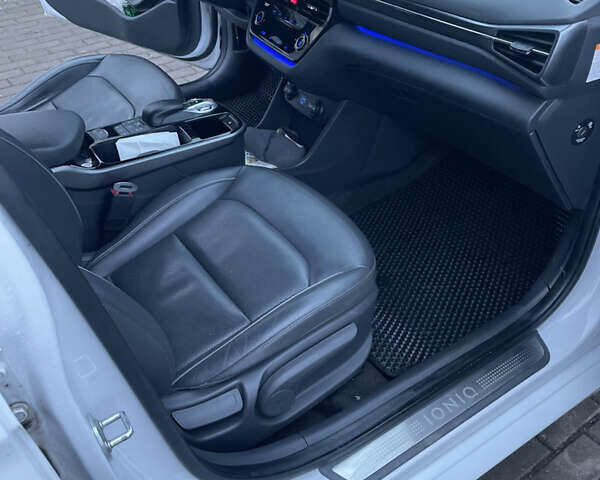 Белый Хендай Ioniq, объемом двигателя 0 л и пробегом 161 тыс. км за 14500 $, фото 6 на Automoto.ua