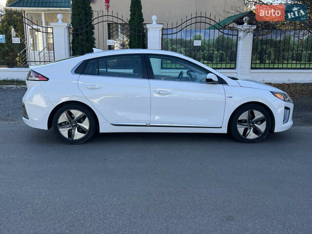 Белый Хендай Ioniq, объемом двигателя 1.58 л и пробегом 91 тыс. км за 17900 $, фото 10 на Automoto.ua