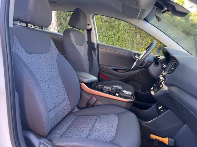 Белый Хендай Ioniq, объемом двигателя 0 л и пробегом 136 тыс. км за 14200 $, фото 18 на Automoto.ua