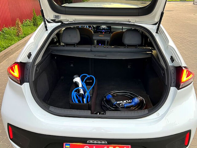 Білий Хендай Ioniq, об'ємом двигуна 1 л та пробігом 121 тис. км за 14100 $, фото 5 на Automoto.ua