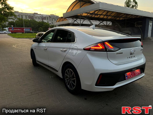 Білий Хендай Ioniq, об'ємом двигуна 1 л та пробігом 121 тис. км за 14100 $, фото 8 на Automoto.ua