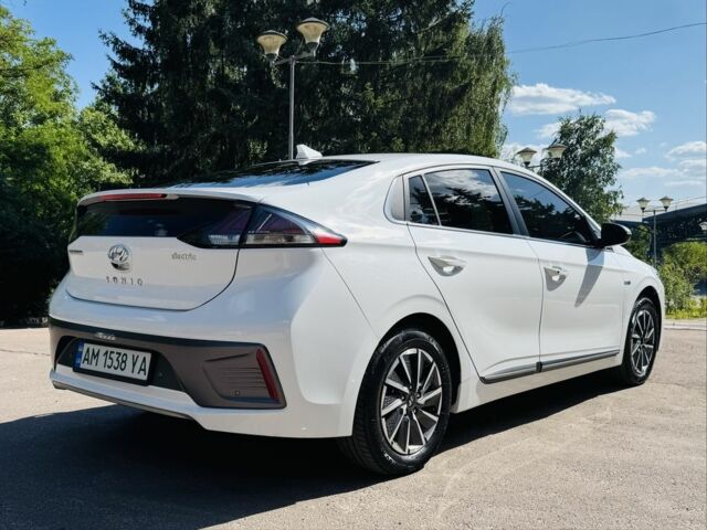 Белый Хендай Ioniq, объемом двигателя 0 л и пробегом 63 тыс. км за 17300 $, фото 3 на Automoto.ua
