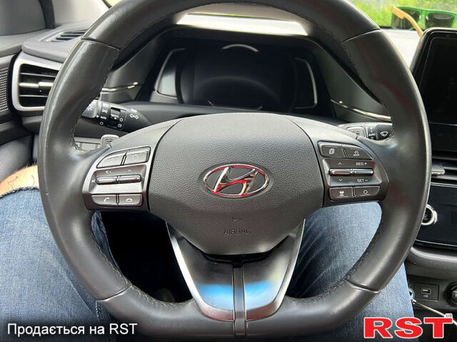 Білий Хендай Ioniq, об'ємом двигуна 1 л та пробігом 121 тис. км за 14100 $, фото 6 на Automoto.ua