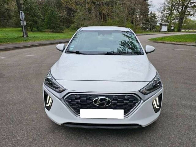 Белый Хендай Ioniq, объемом двигателя 1.6 л и пробегом 130 тыс. км за 8250 $, фото 1 на Automoto.ua