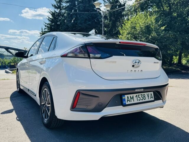 Белый Хендай Ioniq, объемом двигателя 0 л и пробегом 63 тыс. км за 17300 $, фото 5 на Automoto.ua