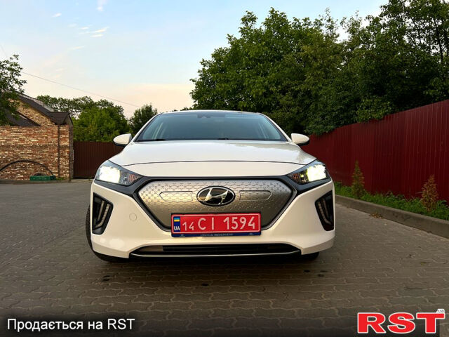 Білий Хендай Ioniq, об'ємом двигуна 1 л та пробігом 121 тис. км за 14100 $, фото 4 на Automoto.ua