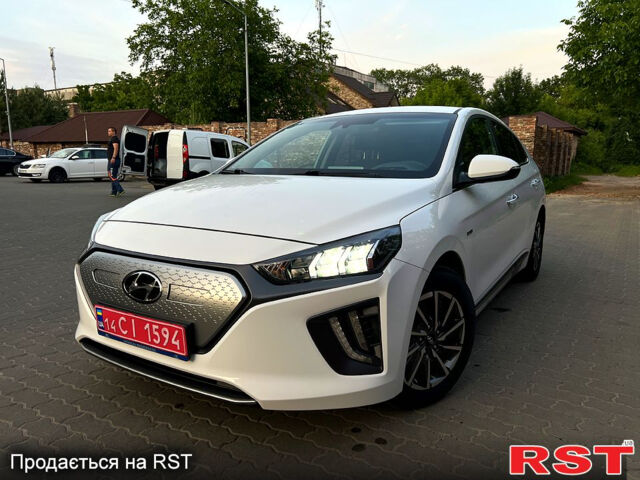 Білий Хендай Ioniq, об'ємом двигуна 1 л та пробігом 121 тис. км за 14100 $, фото 1 на Automoto.ua