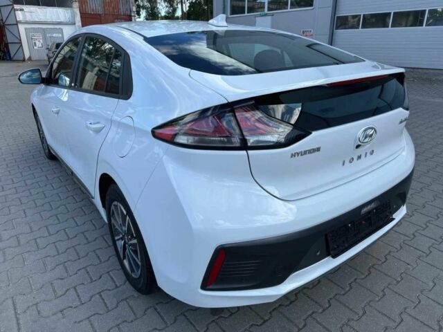 Белый Хендай Ioniq, объемом двигателя 0 л и пробегом 45 тыс. км за 12000 $, фото 6 на Automoto.ua