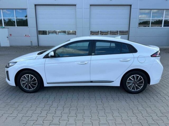 Белый Хендай Ioniq, объемом двигателя 0 л и пробегом 45 тыс. км за 12000 $, фото 3 на Automoto.ua