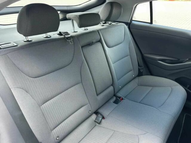 Белый Хендай Ioniq, объемом двигателя 0 л и пробегом 45 тыс. км за 12000 $, фото 12 на Automoto.ua
