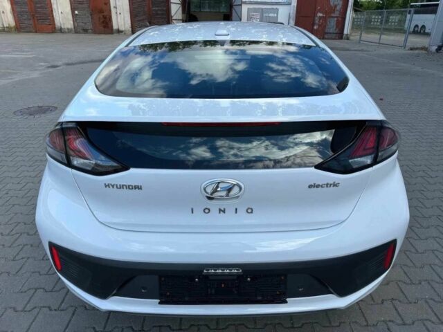 Белый Хендай Ioniq, объемом двигателя 0 л и пробегом 45 тыс. км за 12000 $, фото 5 на Automoto.ua