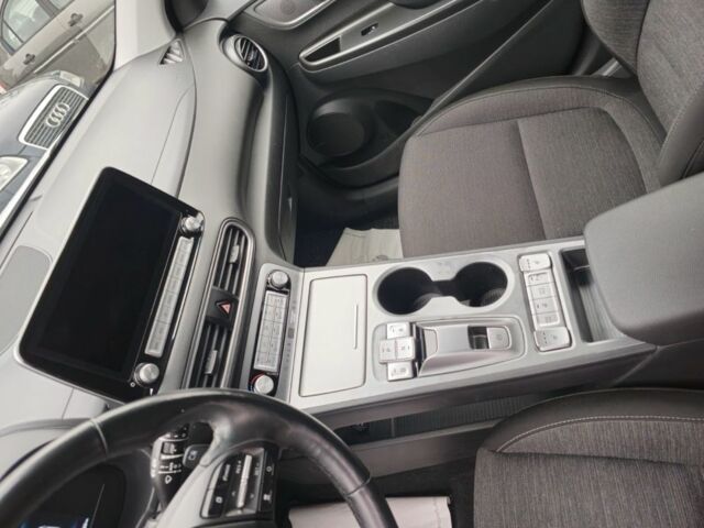 Білий Хендай Ioniq, об'ємом двигуна 0 л та пробігом 87 тис. км за 17800 $, фото 5 на Automoto.ua