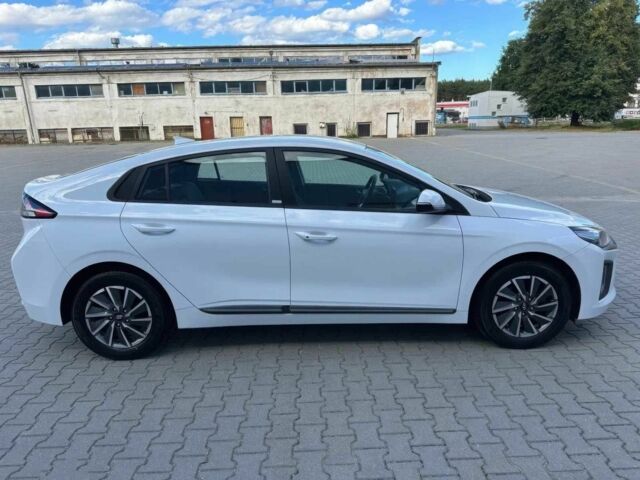 Белый Хендай Ioniq, объемом двигателя 0 л и пробегом 45 тыс. км за 12000 $, фото 7 на Automoto.ua