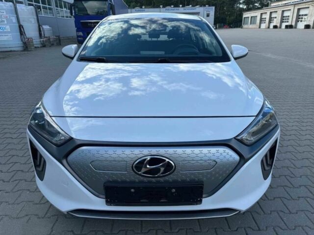 Белый Хендай Ioniq, объемом двигателя 0 л и пробегом 45 тыс. км за 12000 $, фото 1 на Automoto.ua