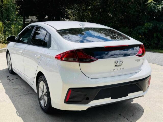 Белый Хендай Ioniq, объемом двигателя 1.6 л и пробегом 22 тыс. км за 30000 $, фото 5 на Automoto.ua