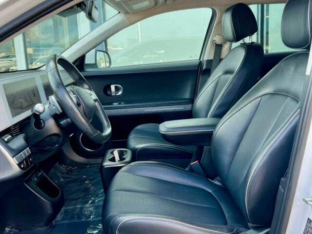 Белый Хендай Ioniq, объемом двигателя 0 л и пробегом 24 тыс. км за 8300 $, фото 10 на Automoto.ua