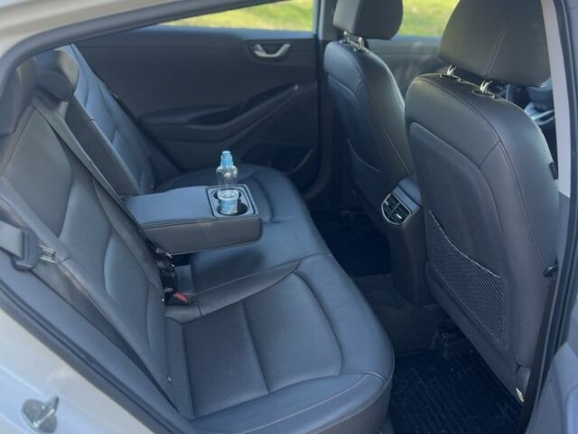 Белый Хендай Ioniq, объемом двигателя 0 л и пробегом 118 тыс. км за 12999 $, фото 3 на Automoto.ua