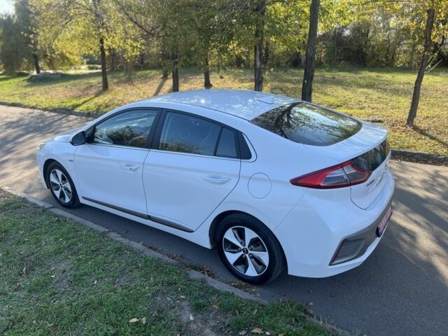 Белый Хендай Ioniq, объемом двигателя 0 л и пробегом 118 тыс. км за 12999 $, фото 7 на Automoto.ua