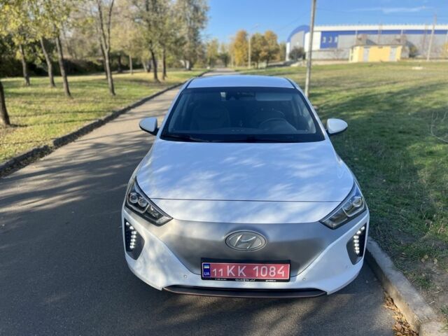 Белый Хендай Ioniq, объемом двигателя 0 л и пробегом 118 тыс. км за 12999 $, фото 4 на Automoto.ua
