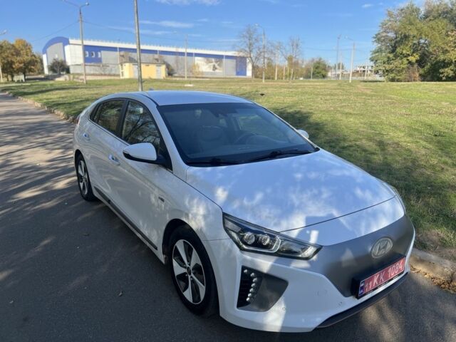 Белый Хендай Ioniq, объемом двигателя 0 л и пробегом 118 тыс. км за 12999 $, фото 5 на Automoto.ua
