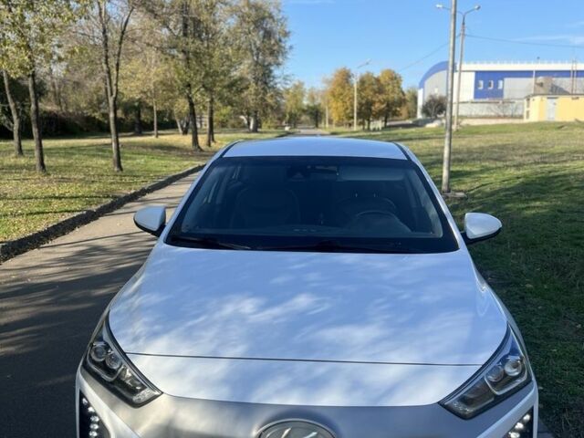 Белый Хендай Ioniq, объемом двигателя 0 л и пробегом 118 тыс. км за 12999 $, фото 8 на Automoto.ua