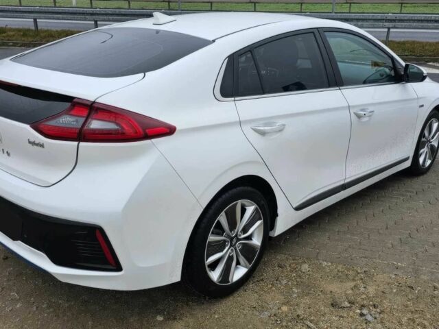 Белый Хендай Ioniq, объемом двигателя 0 л и пробегом 50 тыс. км за 9900 $, фото 4 на Automoto.ua