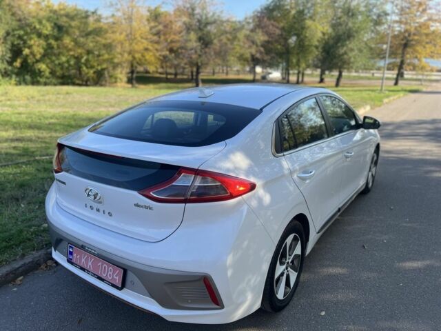 Белый Хендай Ioniq, объемом двигателя 0 л и пробегом 118 тыс. км за 12999 $, фото 6 на Automoto.ua