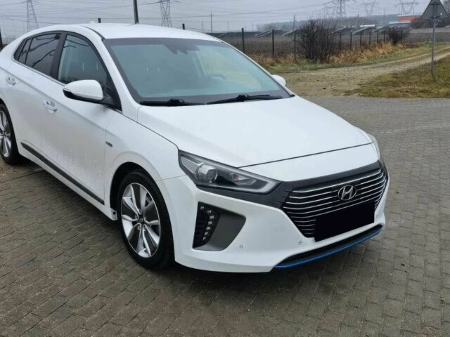 Белый Хендай Ioniq, объемом двигателя 0 л и пробегом 50 тыс. км за 9900 $, фото 1 на Automoto.ua
