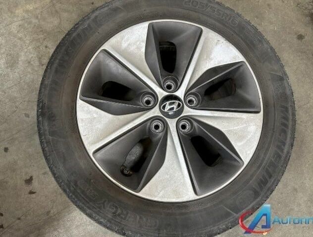 Белый Хендай Ioniq, объемом двигателя 0 л и пробегом 89 тыс. км за 11800 $, фото 7 на Automoto.ua