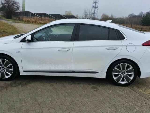 Белый Хендай Ioniq, объемом двигателя 0 л и пробегом 50 тыс. км за 9900 $, фото 2 на Automoto.ua