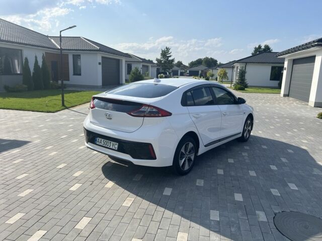 Білий Хендай Ioniq, об'ємом двигуна 0 л та пробігом 61 тис. км за 15900 $, фото 6 на Automoto.ua