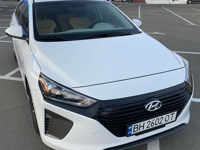 Білий Хендай Ioniq, об'ємом двигуна 1.6 л та пробігом 29 тис. км за 16300 $, фото 3 на Automoto.ua